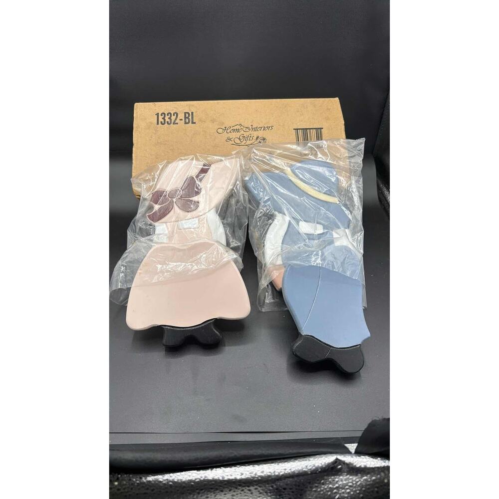 Home Interiors & Gifts 1332-BL Pink Blue Dress Hat Wall Decor Figures